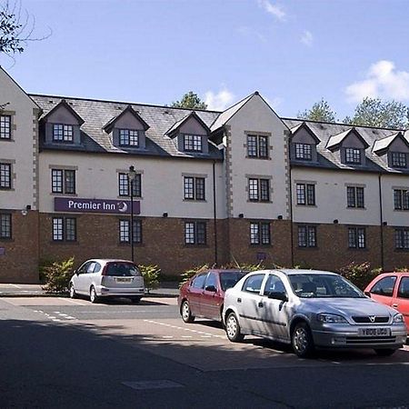 Premier Inn Glasgow Bearsden Exteriör bild
