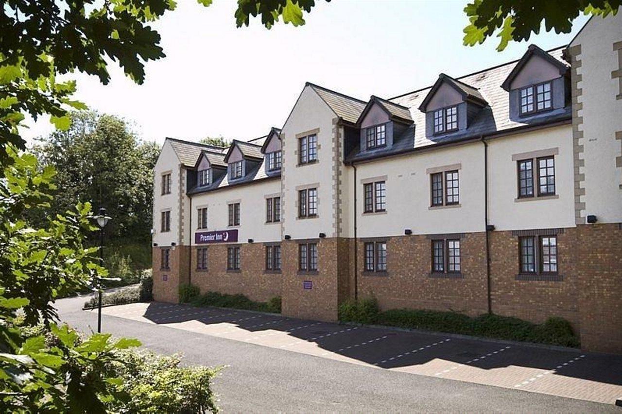 Premier Inn Glasgow Bearsden Exteriör bild