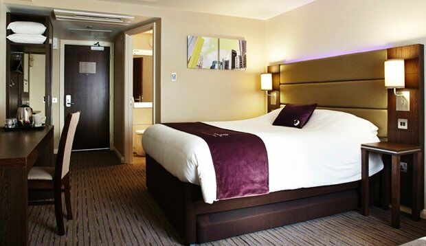 Premier Inn Glasgow Bearsden Exteriör bild